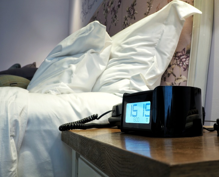 10+ Unobvious Things to Do As Soon As You Enter Your Hotel Room