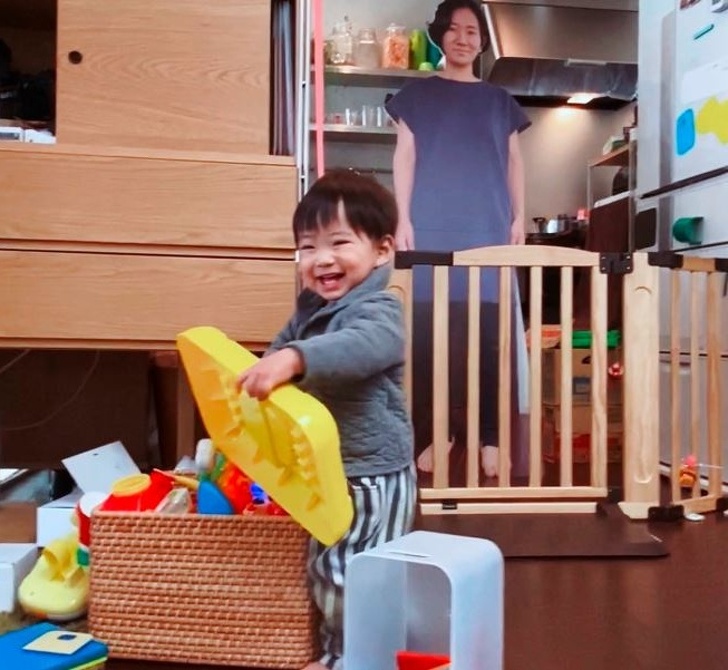 A Japanese Mom Creates Cardboard Cutouts of Herself So Her Child Won’t Cry When She’s Away