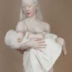 Albino Sisters Born 12 Years Apart Excite the Internet With Their Photos_5e2b555ac33de.jpeg