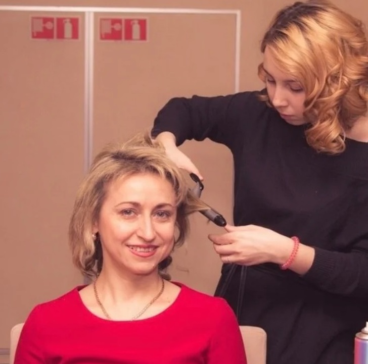 I Work as a Hairstylist, and I’ll Tell You the Secrets and Tricks That Beauty Salons Use